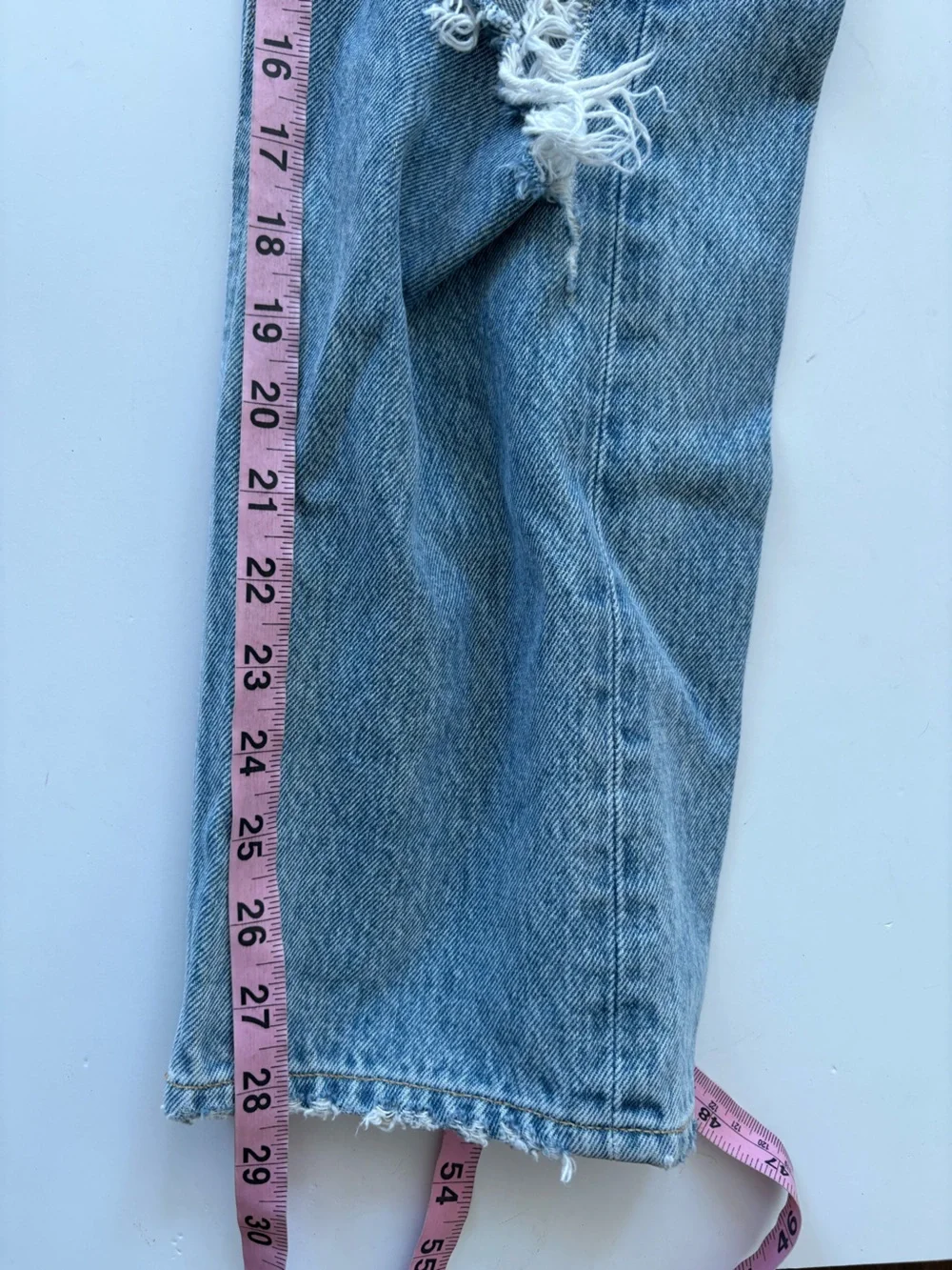 AGOLDE || 90's Mid Rise Loose Fit Jeans in Fall Out Distressed Blue 24